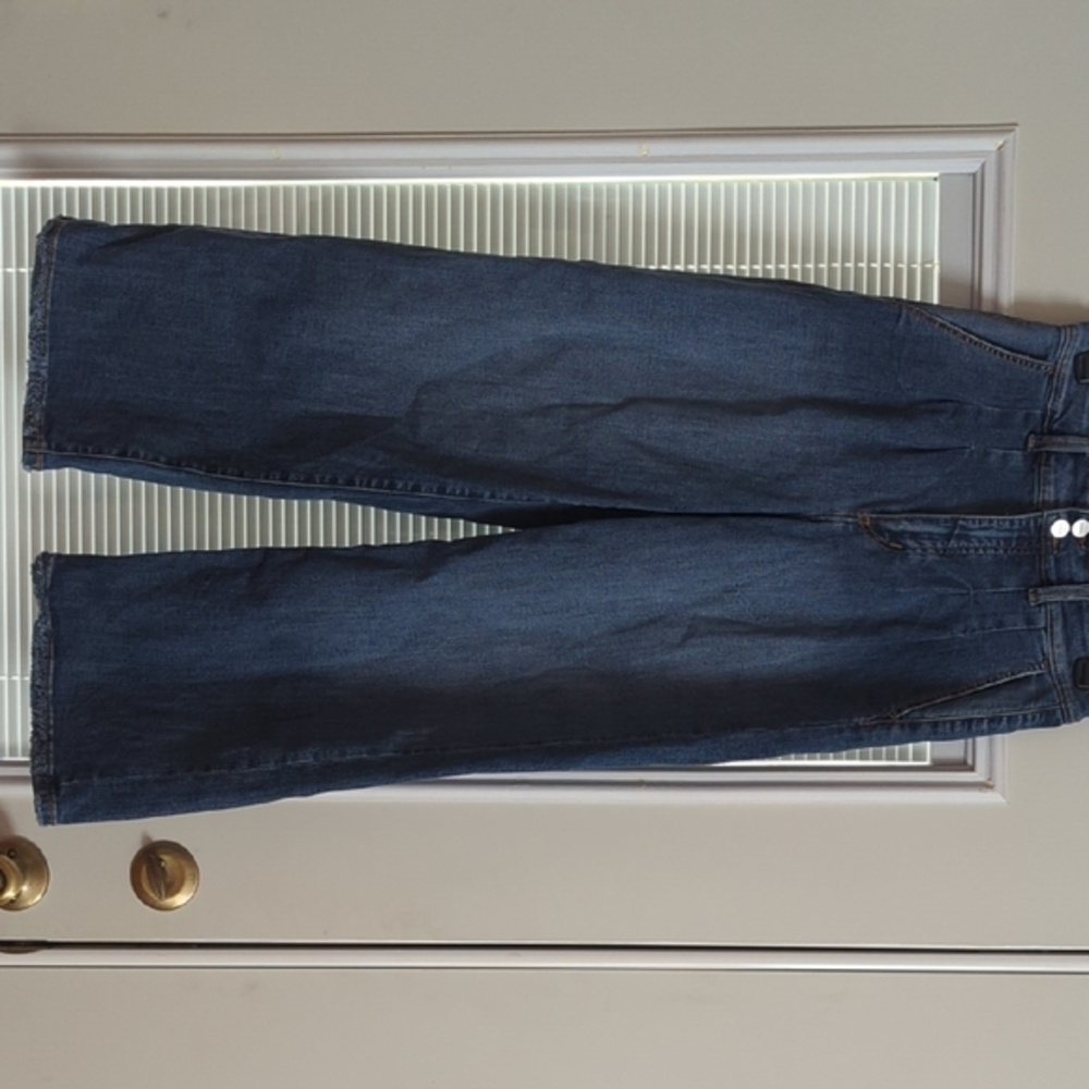 Relaxed Fit Blue Jeans with Classic Style